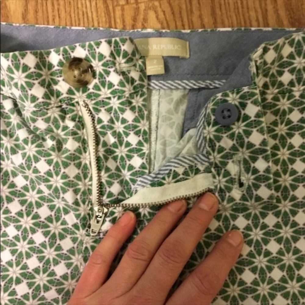 Banana Republic Green & White Geo Print Cotton Preppy Shorts Pockets 2 - Picture 3 of 7